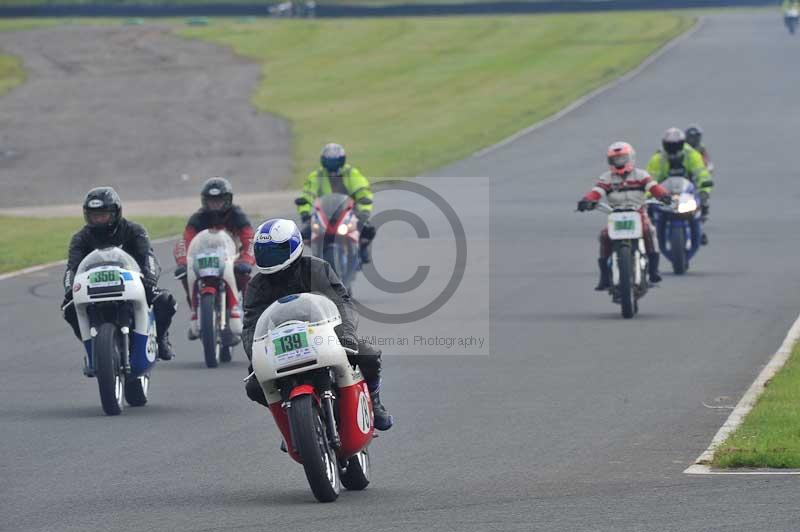 Mallory park Leicestershire;Mallory park photographs;Motorcycle action photographs;classic bikes;event digital images;eventdigitalimages;mallory park;no limits trackday;peter wileman photography;vintage bikes;vintage motorcycles;vmcc festival 1000 bikes