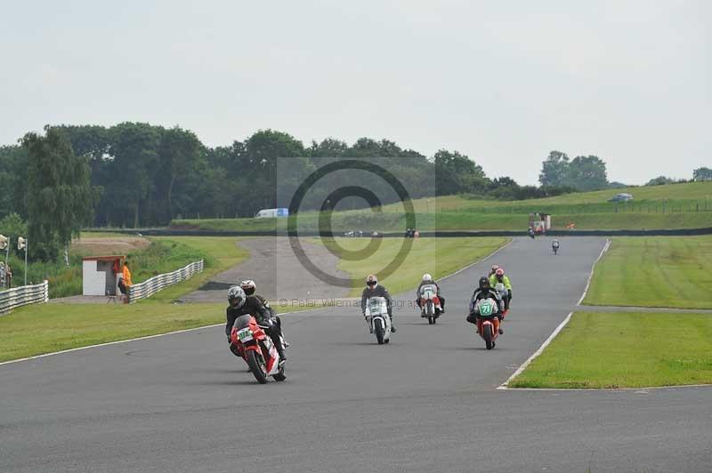 Mallory park Leicestershire;Mallory park photographs;Motorcycle action photographs;classic bikes;event digital images;eventdigitalimages;mallory park;no limits trackday;peter wileman photography;vintage bikes;vintage motorcycles;vmcc festival 1000 bikes