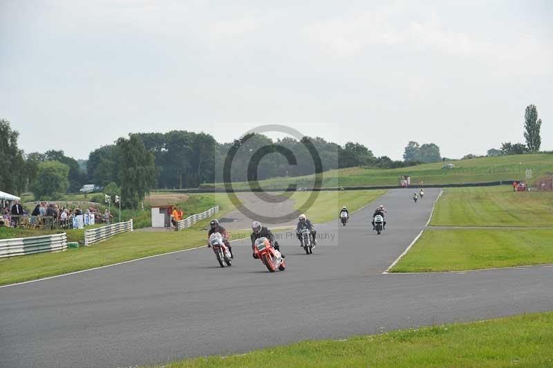 Mallory park Leicestershire;Mallory park photographs;Motorcycle action photographs;classic bikes;event digital images;eventdigitalimages;mallory park;no limits trackday;peter wileman photography;vintage bikes;vintage motorcycles;vmcc festival 1000 bikes