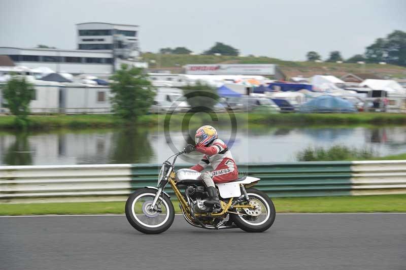 Mallory park Leicestershire;Mallory park photographs;Motorcycle action photographs;classic bikes;event digital images;eventdigitalimages;mallory park;no limits trackday;peter wileman photography;vintage bikes;vintage motorcycles;vmcc festival 1000 bikes
