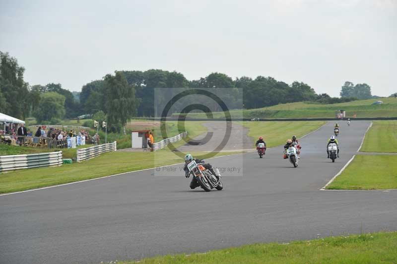Mallory park Leicestershire;Mallory park photographs;Motorcycle action photographs;classic bikes;event digital images;eventdigitalimages;mallory park;no limits trackday;peter wileman photography;vintage bikes;vintage motorcycles;vmcc festival 1000 bikes