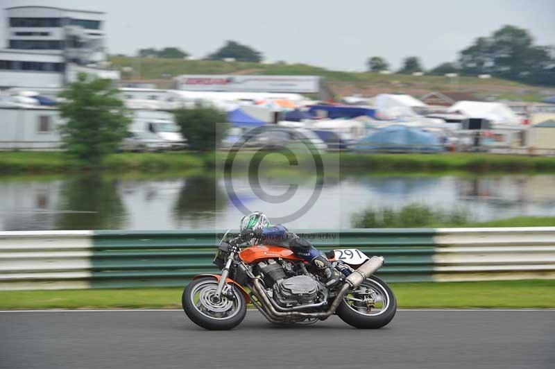 Mallory park Leicestershire;Mallory park photographs;Motorcycle action photographs;classic bikes;event digital images;eventdigitalimages;mallory park;no limits trackday;peter wileman photography;vintage bikes;vintage motorcycles;vmcc festival 1000 bikes