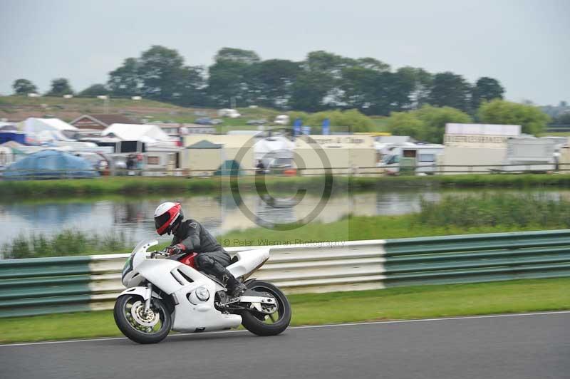 Mallory park Leicestershire;Mallory park photographs;Motorcycle action photographs;classic bikes;event digital images;eventdigitalimages;mallory park;no limits trackday;peter wileman photography;vintage bikes;vintage motorcycles;vmcc festival 1000 bikes