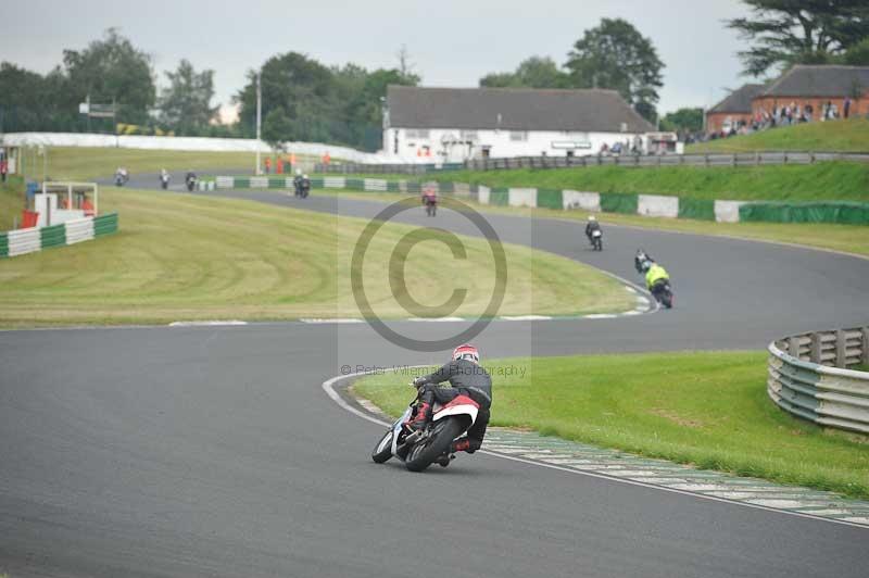 Mallory park Leicestershire;Mallory park photographs;Motorcycle action photographs;classic bikes;event digital images;eventdigitalimages;mallory park;no limits trackday;peter wileman photography;vintage bikes;vintage motorcycles;vmcc festival 1000 bikes