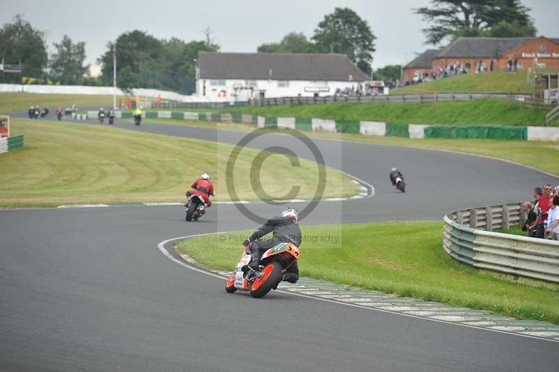 Mallory park Leicestershire;Mallory park photographs;Motorcycle action photographs;classic bikes;event digital images;eventdigitalimages;mallory park;no limits trackday;peter wileman photography;vintage bikes;vintage motorcycles;vmcc festival 1000 bikes