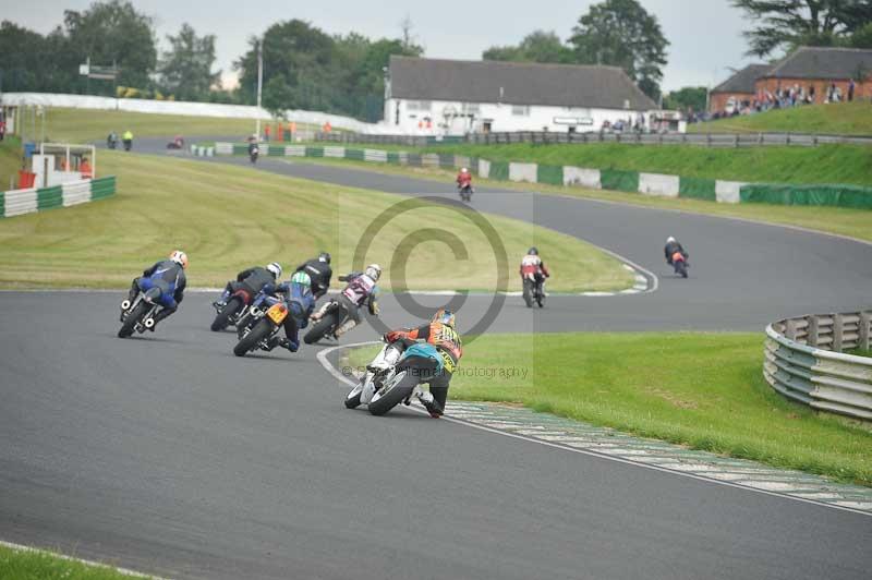 Mallory park Leicestershire;Mallory park photographs;Motorcycle action photographs;classic bikes;event digital images;eventdigitalimages;mallory park;no limits trackday;peter wileman photography;vintage bikes;vintage motorcycles;vmcc festival 1000 bikes