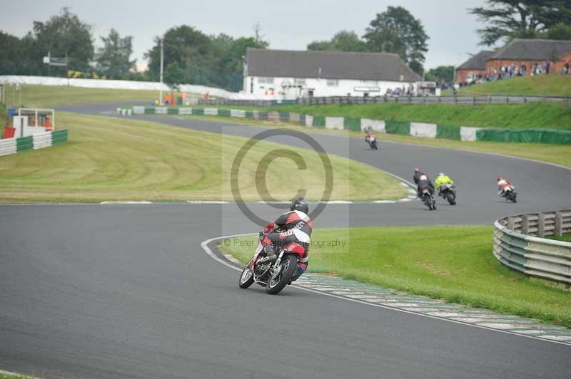 Mallory park Leicestershire;Mallory park photographs;Motorcycle action photographs;classic bikes;event digital images;eventdigitalimages;mallory park;no limits trackday;peter wileman photography;vintage bikes;vintage motorcycles;vmcc festival 1000 bikes