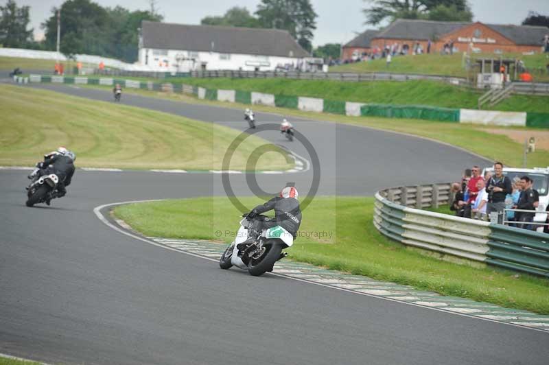 Mallory park Leicestershire;Mallory park photographs;Motorcycle action photographs;classic bikes;event digital images;eventdigitalimages;mallory park;no limits trackday;peter wileman photography;vintage bikes;vintage motorcycles;vmcc festival 1000 bikes