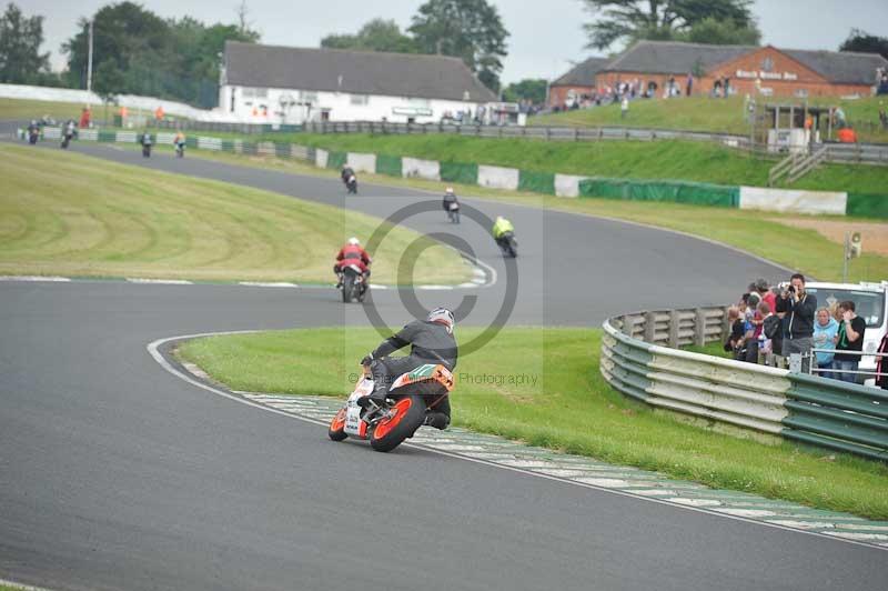 Mallory park Leicestershire;Mallory park photographs;Motorcycle action photographs;classic bikes;event digital images;eventdigitalimages;mallory park;no limits trackday;peter wileman photography;vintage bikes;vintage motorcycles;vmcc festival 1000 bikes