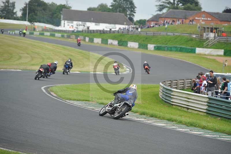 Mallory park Leicestershire;Mallory park photographs;Motorcycle action photographs;classic bikes;event digital images;eventdigitalimages;mallory park;no limits trackday;peter wileman photography;vintage bikes;vintage motorcycles;vmcc festival 1000 bikes