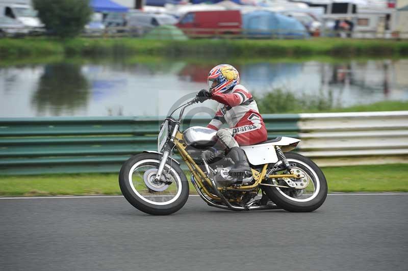 Mallory park Leicestershire;Mallory park photographs;Motorcycle action photographs;classic bikes;event digital images;eventdigitalimages;mallory park;no limits trackday;peter wileman photography;vintage bikes;vintage motorcycles;vmcc festival 1000 bikes
