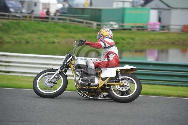 Mallory park Leicestershire;Mallory park photographs;Motorcycle action photographs;classic bikes;event digital images;eventdigitalimages;mallory park;no limits trackday;peter wileman photography;vintage bikes;vintage motorcycles;vmcc festival 1000 bikes