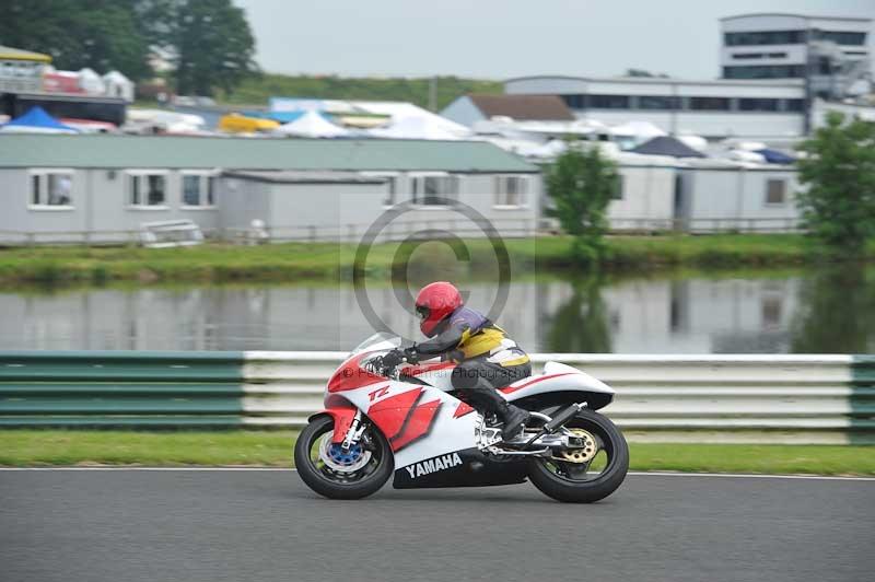 Mallory park Leicestershire;Mallory park photographs;Motorcycle action photographs;classic bikes;event digital images;eventdigitalimages;mallory park;no limits trackday;peter wileman photography;vintage bikes;vintage motorcycles;vmcc festival 1000 bikes