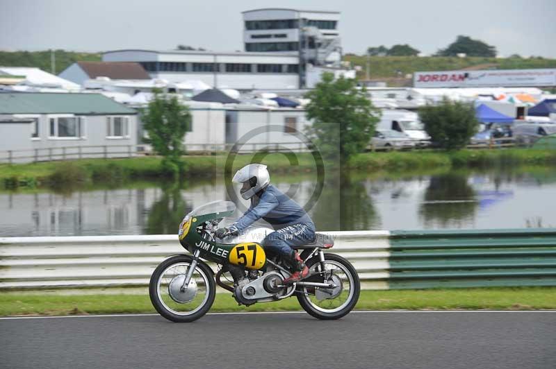 Mallory park Leicestershire;Mallory park photographs;Motorcycle action photographs;classic bikes;event digital images;eventdigitalimages;mallory park;no limits trackday;peter wileman photography;vintage bikes;vintage motorcycles;vmcc festival 1000 bikes