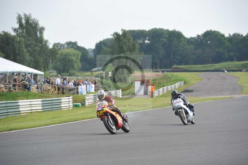 Mallory park Leicestershire;Mallory park photographs;Motorcycle action photographs;classic bikes;event digital images;eventdigitalimages;mallory park;no limits trackday;peter wileman photography;vintage bikes;vintage motorcycles;vmcc festival 1000 bikes