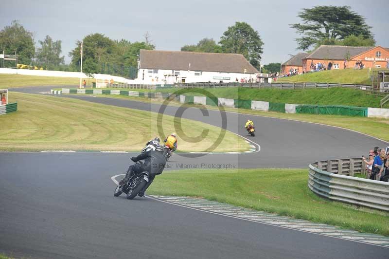 Mallory park Leicestershire;Mallory park photographs;Motorcycle action photographs;classic bikes;event digital images;eventdigitalimages;mallory park;no limits trackday;peter wileman photography;vintage bikes;vintage motorcycles;vmcc festival 1000 bikes