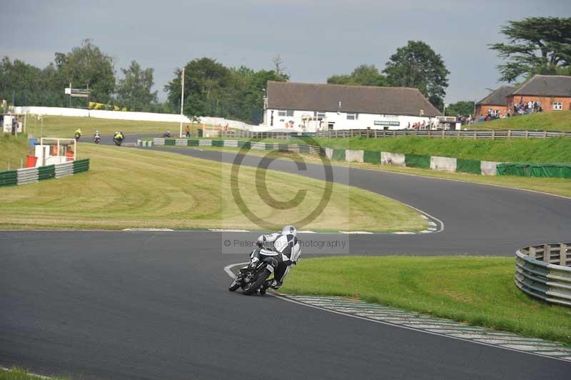 Mallory park Leicestershire;Mallory park photographs;Motorcycle action photographs;classic bikes;event digital images;eventdigitalimages;mallory park;no limits trackday;peter wileman photography;vintage bikes;vintage motorcycles;vmcc festival 1000 bikes