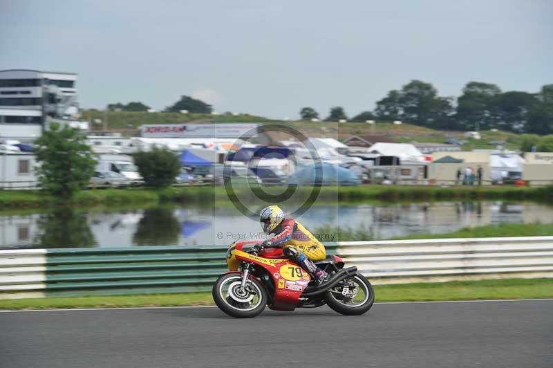 Mallory park Leicestershire;Mallory park photographs;Motorcycle action photographs;classic bikes;event digital images;eventdigitalimages;mallory park;no limits trackday;peter wileman photography;vintage bikes;vintage motorcycles;vmcc festival 1000 bikes