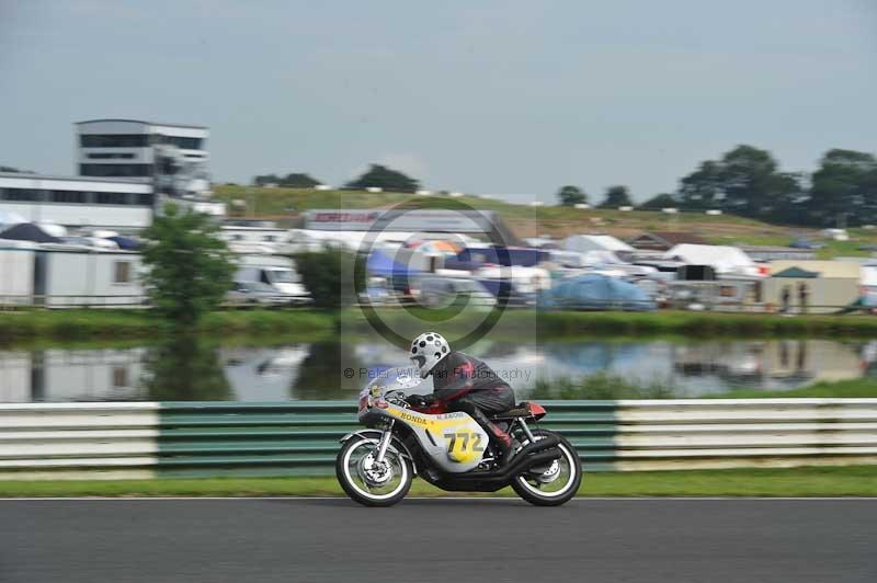 Mallory park Leicestershire;Mallory park photographs;Motorcycle action photographs;classic bikes;event digital images;eventdigitalimages;mallory park;no limits trackday;peter wileman photography;vintage bikes;vintage motorcycles;vmcc festival 1000 bikes