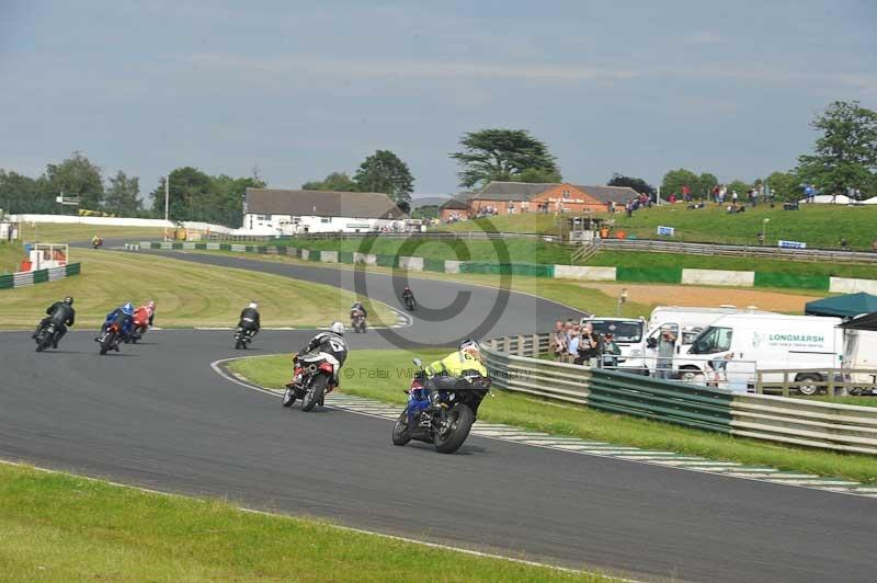 Mallory park Leicestershire;Mallory park photographs;Motorcycle action photographs;classic bikes;event digital images;eventdigitalimages;mallory park;no limits trackday;peter wileman photography;vintage bikes;vintage motorcycles;vmcc festival 1000 bikes