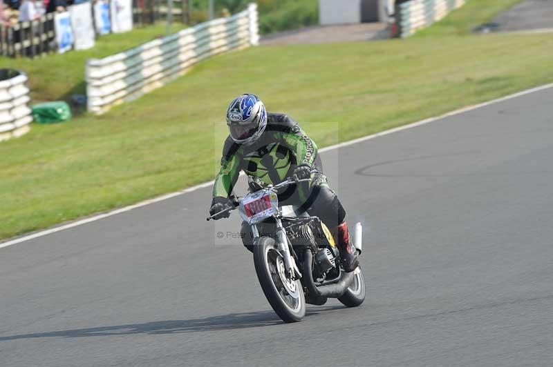 Mallory park Leicestershire;Mallory park photographs;Motorcycle action photographs;classic bikes;event digital images;eventdigitalimages;mallory park;no limits trackday;peter wileman photography;vintage bikes;vintage motorcycles;vmcc festival 1000 bikes