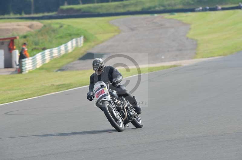Mallory park Leicestershire;Mallory park photographs;Motorcycle action photographs;classic bikes;event digital images;eventdigitalimages;mallory park;no limits trackday;peter wileman photography;vintage bikes;vintage motorcycles;vmcc festival 1000 bikes