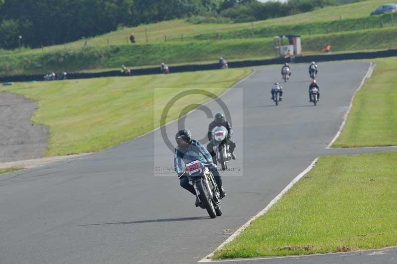 Mallory park Leicestershire;Mallory park photographs;Motorcycle action photographs;classic bikes;event digital images;eventdigitalimages;mallory park;no limits trackday;peter wileman photography;vintage bikes;vintage motorcycles;vmcc festival 1000 bikes