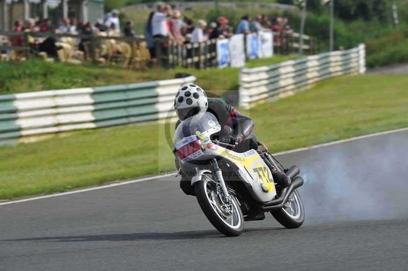 Mallory park Leicestershire;Mallory park photographs;Motorcycle action photographs;classic bikes;event digital images;eventdigitalimages;mallory park;no limits trackday;peter wileman photography;vintage bikes;vintage motorcycles;vmcc festival 1000 bikes