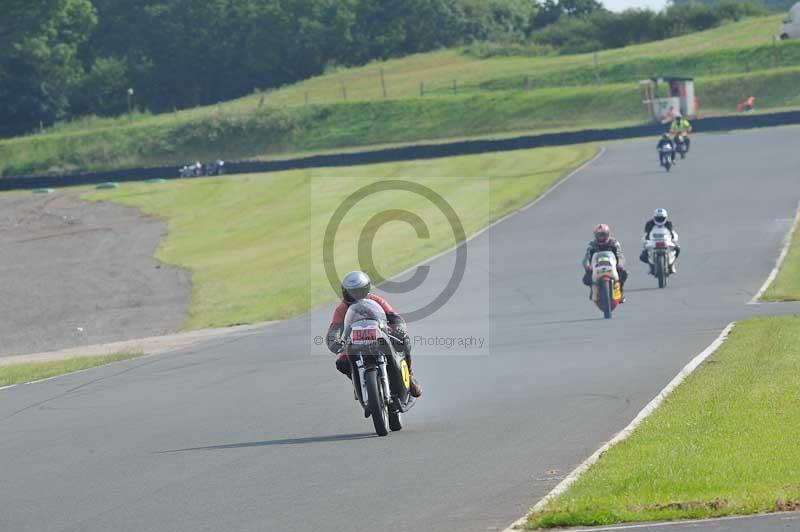 Mallory park Leicestershire;Mallory park photographs;Motorcycle action photographs;classic bikes;event digital images;eventdigitalimages;mallory park;no limits trackday;peter wileman photography;vintage bikes;vintage motorcycles;vmcc festival 1000 bikes