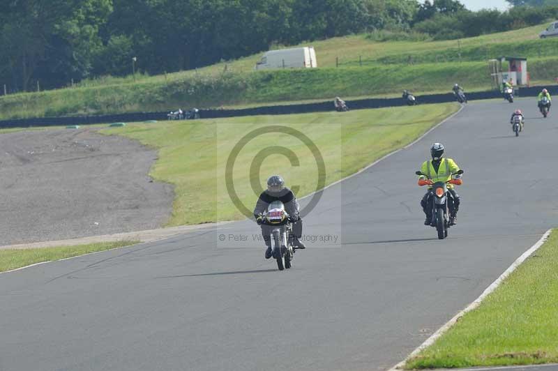 Mallory park Leicestershire;Mallory park photographs;Motorcycle action photographs;classic bikes;event digital images;eventdigitalimages;mallory park;no limits trackday;peter wileman photography;vintage bikes;vintage motorcycles;vmcc festival 1000 bikes