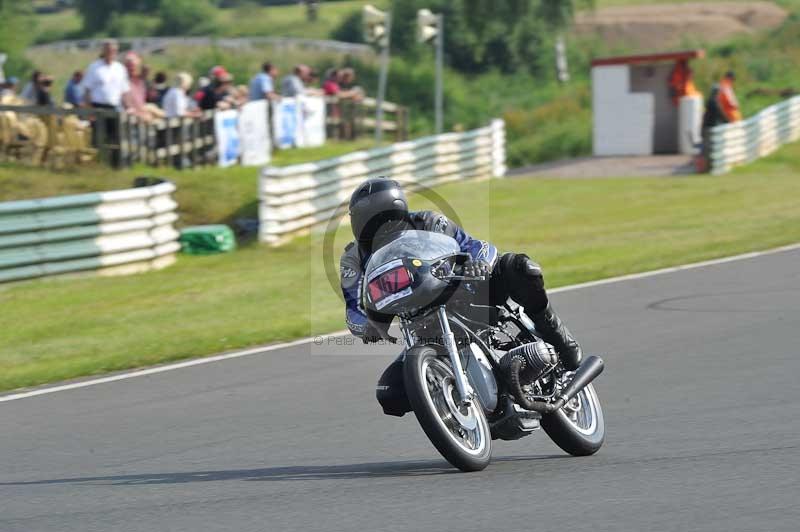 Mallory park Leicestershire;Mallory park photographs;Motorcycle action photographs;classic bikes;event digital images;eventdigitalimages;mallory park;no limits trackday;peter wileman photography;vintage bikes;vintage motorcycles;vmcc festival 1000 bikes