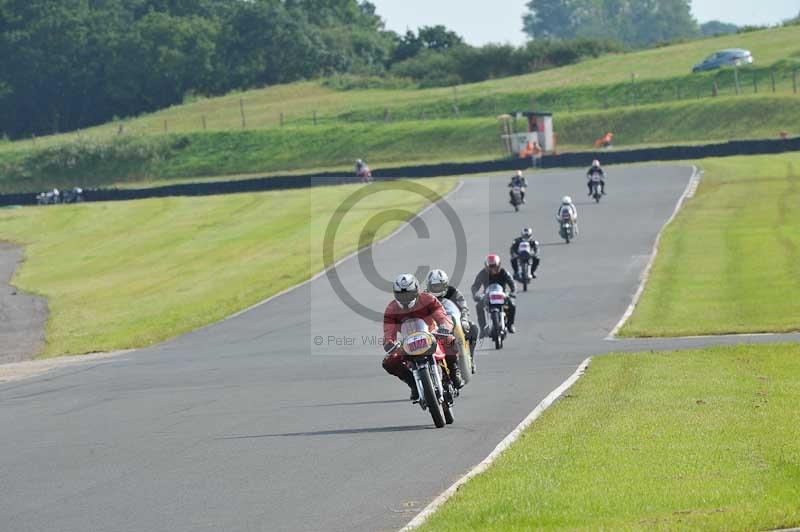 Mallory park Leicestershire;Mallory park photographs;Motorcycle action photographs;classic bikes;event digital images;eventdigitalimages;mallory park;no limits trackday;peter wileman photography;vintage bikes;vintage motorcycles;vmcc festival 1000 bikes