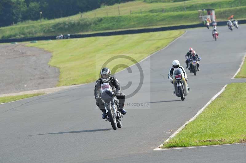 Mallory park Leicestershire;Mallory park photographs;Motorcycle action photographs;classic bikes;event digital images;eventdigitalimages;mallory park;no limits trackday;peter wileman photography;vintage bikes;vintage motorcycles;vmcc festival 1000 bikes