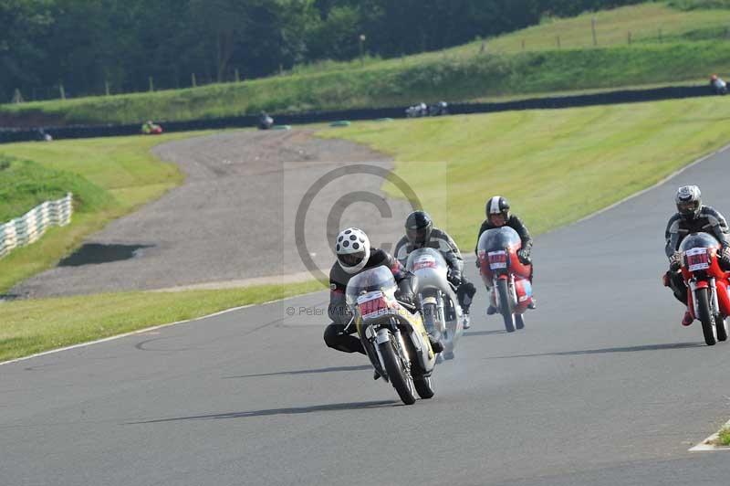 Mallory park Leicestershire;Mallory park photographs;Motorcycle action photographs;classic bikes;event digital images;eventdigitalimages;mallory park;no limits trackday;peter wileman photography;vintage bikes;vintage motorcycles;vmcc festival 1000 bikes