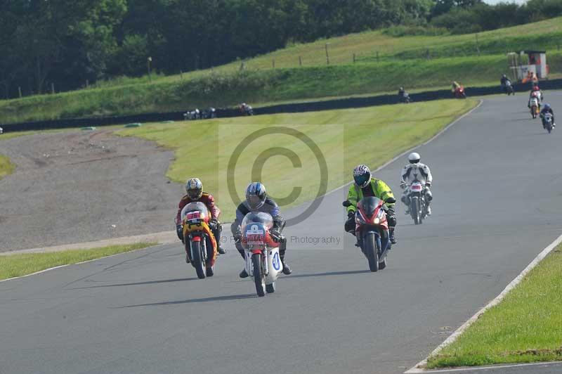 Mallory park Leicestershire;Mallory park photographs;Motorcycle action photographs;classic bikes;event digital images;eventdigitalimages;mallory park;no limits trackday;peter wileman photography;vintage bikes;vintage motorcycles;vmcc festival 1000 bikes