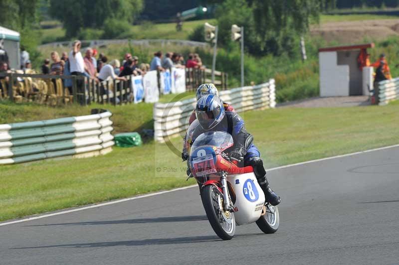 Mallory park Leicestershire;Mallory park photographs;Motorcycle action photographs;classic bikes;event digital images;eventdigitalimages;mallory park;no limits trackday;peter wileman photography;vintage bikes;vintage motorcycles;vmcc festival 1000 bikes