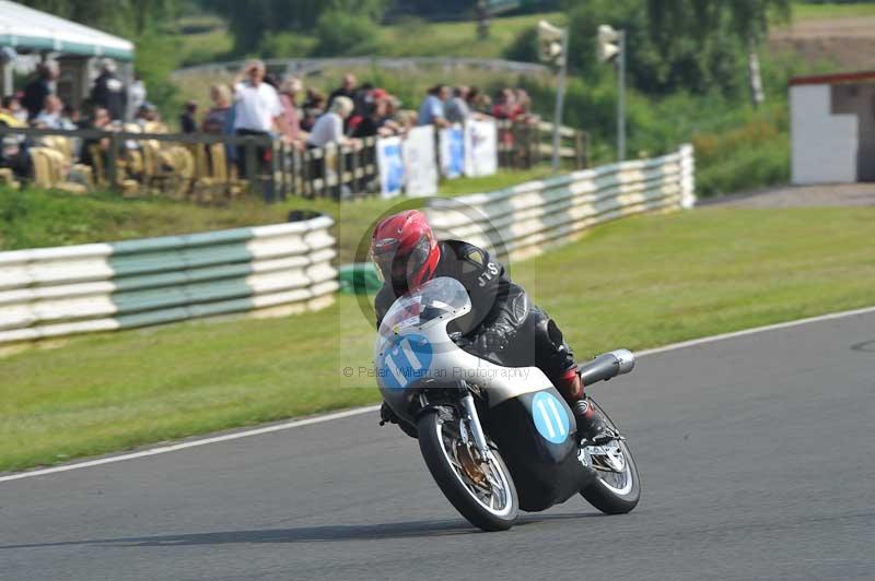 Mallory park Leicestershire;Mallory park photographs;Motorcycle action photographs;classic bikes;event digital images;eventdigitalimages;mallory park;no limits trackday;peter wileman photography;vintage bikes;vintage motorcycles;vmcc festival 1000 bikes