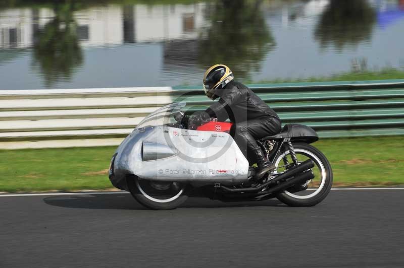 Mallory park Leicestershire;Mallory park photographs;Motorcycle action photographs;classic bikes;event digital images;eventdigitalimages;mallory park;no limits trackday;peter wileman photography;vintage bikes;vintage motorcycles;vmcc festival 1000 bikes