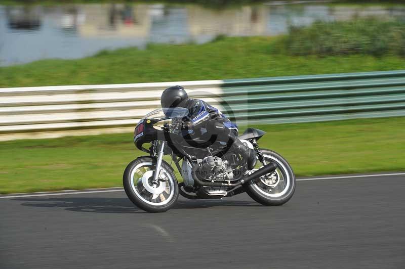 Mallory park Leicestershire;Mallory park photographs;Motorcycle action photographs;classic bikes;event digital images;eventdigitalimages;mallory park;no limits trackday;peter wileman photography;vintage bikes;vintage motorcycles;vmcc festival 1000 bikes