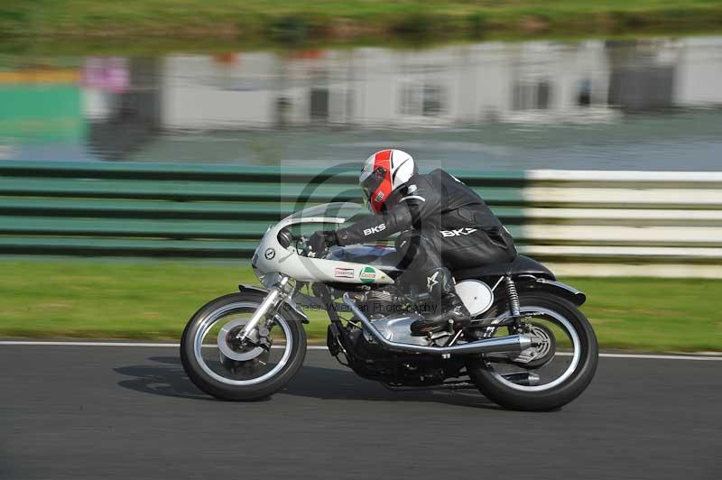 Mallory park Leicestershire;Mallory park photographs;Motorcycle action photographs;classic bikes;event digital images;eventdigitalimages;mallory park;no limits trackday;peter wileman photography;vintage bikes;vintage motorcycles;vmcc festival 1000 bikes