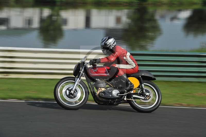 Mallory park Leicestershire;Mallory park photographs;Motorcycle action photographs;classic bikes;event digital images;eventdigitalimages;mallory park;no limits trackday;peter wileman photography;vintage bikes;vintage motorcycles;vmcc festival 1000 bikes