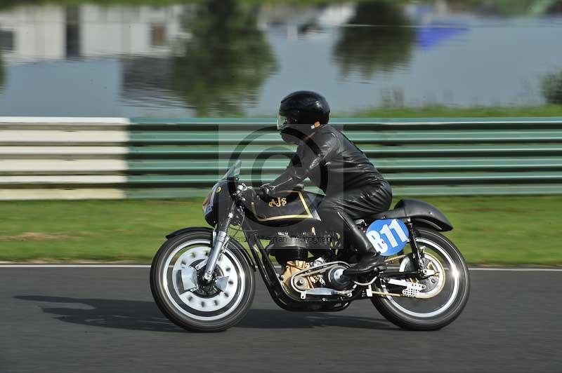 Mallory park Leicestershire;Mallory park photographs;Motorcycle action photographs;classic bikes;event digital images;eventdigitalimages;mallory park;no limits trackday;peter wileman photography;vintage bikes;vintage motorcycles;vmcc festival 1000 bikes