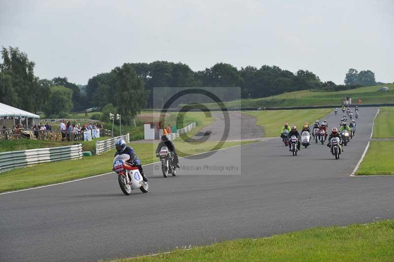 Mallory park Leicestershire;Mallory park photographs;Motorcycle action photographs;classic bikes;event digital images;eventdigitalimages;mallory park;no limits trackday;peter wileman photography;vintage bikes;vintage motorcycles;vmcc festival 1000 bikes