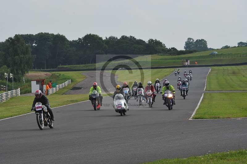 Mallory park Leicestershire;Mallory park photographs;Motorcycle action photographs;classic bikes;event digital images;eventdigitalimages;mallory park;no limits trackday;peter wileman photography;vintage bikes;vintage motorcycles;vmcc festival 1000 bikes
