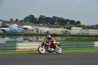 Mallory-park-Leicestershire;Mallory-park-photographs;Motorcycle-action-photographs;classic-bikes;event-digital-images;eventdigitalimages;mallory-park;no-limits-trackday;peter-wileman-photography;vintage-bikes;vintage-motorcycles;vmcc-festival-1000-bikes