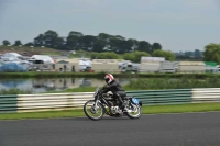 Mallory-park-Leicestershire;Mallory-park-photographs;Motorcycle-action-photographs;classic-bikes;event-digital-images;eventdigitalimages;mallory-park;no-limits-trackday;peter-wileman-photography;vintage-bikes;vintage-motorcycles;vmcc-festival-1000-bikes