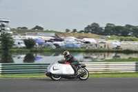 Mallory-park-Leicestershire;Mallory-park-photographs;Motorcycle-action-photographs;classic-bikes;event-digital-images;eventdigitalimages;mallory-park;no-limits-trackday;peter-wileman-photography;vintage-bikes;vintage-motorcycles;vmcc-festival-1000-bikes