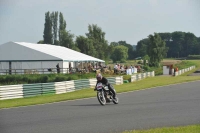 Mallory-park-Leicestershire;Mallory-park-photographs;Motorcycle-action-photographs;classic-bikes;event-digital-images;eventdigitalimages;mallory-park;no-limits-trackday;peter-wileman-photography;vintage-bikes;vintage-motorcycles;vmcc-festival-1000-bikes