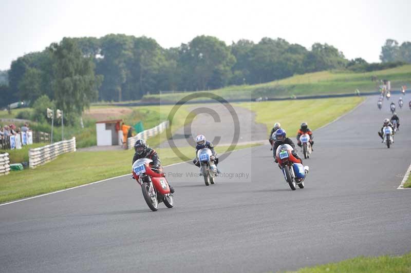 Mallory park Leicestershire;Mallory park photographs;Motorcycle action photographs;classic bikes;event digital images;eventdigitalimages;mallory park;no limits trackday;peter wileman photography;vintage bikes;vintage motorcycles;vmcc festival 1000 bikes