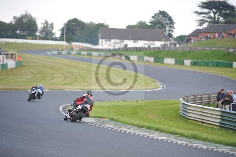 Mallory park Leicestershire;Mallory park photographs;Motorcycle action photographs;classic bikes;event digital images;eventdigitalimages;mallory park;no limits trackday;peter wileman photography;vintage bikes;vintage motorcycles;vmcc festival 1000 bikes